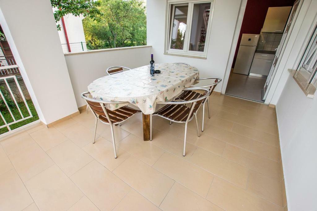 Апартаменти Apartamani Katarina Vl.Ilija Jusup Стариград-Паклениця Екстер'єр фото