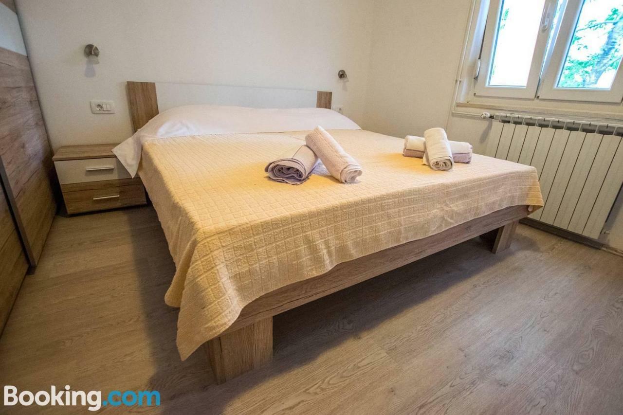 Апартаменти Apartamani Katarina Vl.Ilija Jusup Стариград-Паклениця Екстер'єр фото